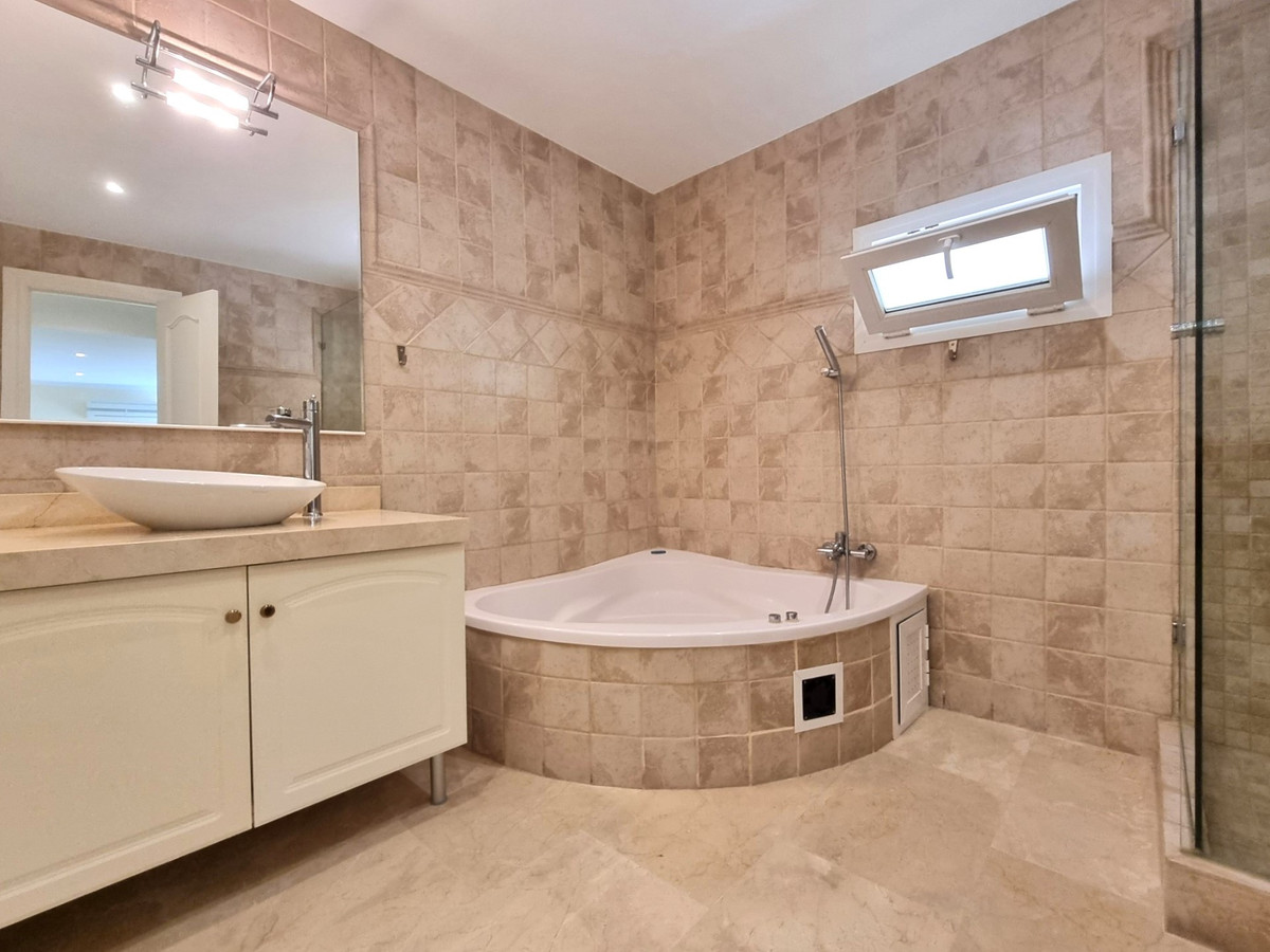5 Bed Townhouse for sale in Benalmadena Costa Del Sol, Málaga, Spain