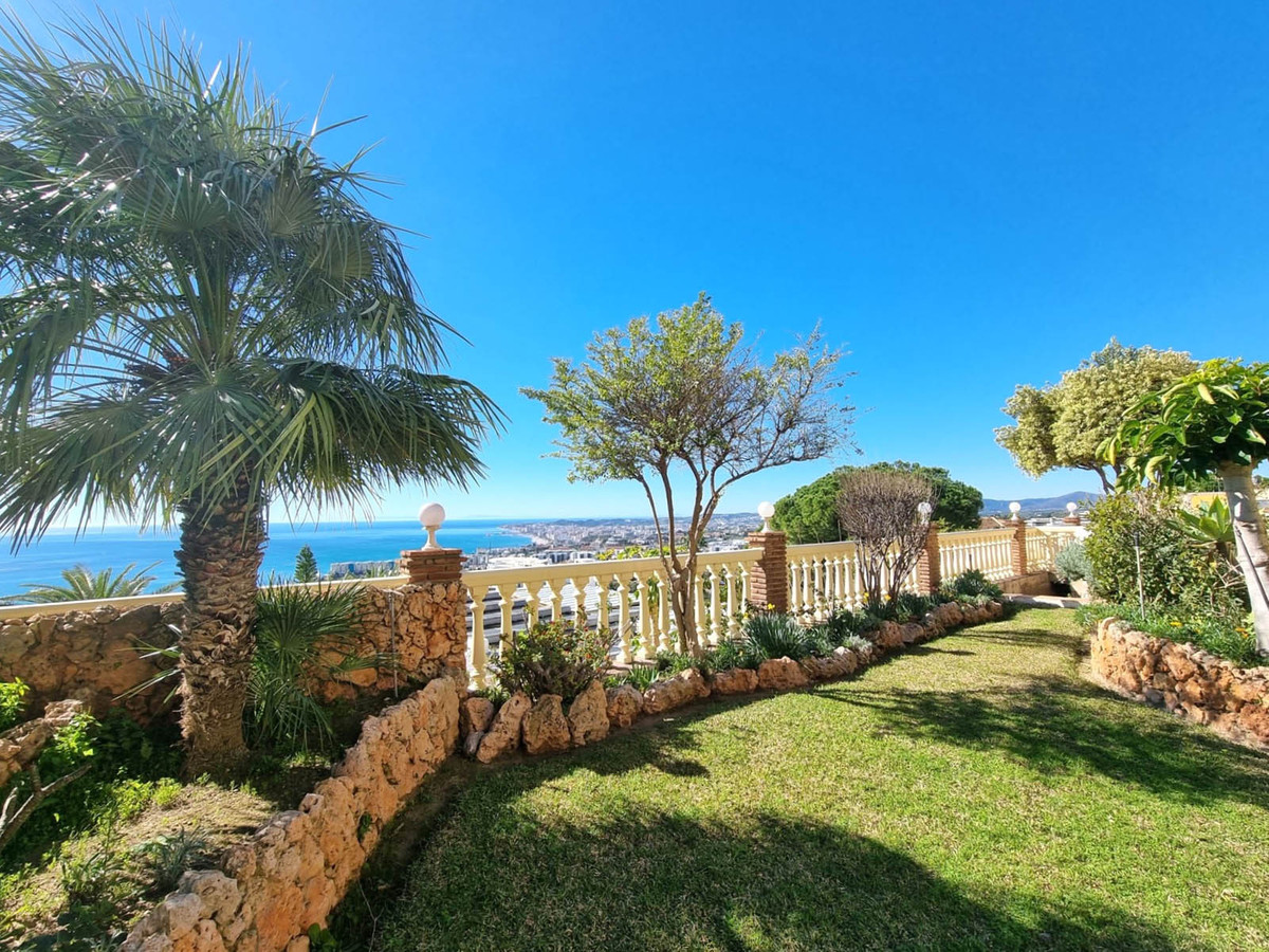 5 Bed Townhouse for sale in Benalmadena Costa Del Sol, Málaga, Spain