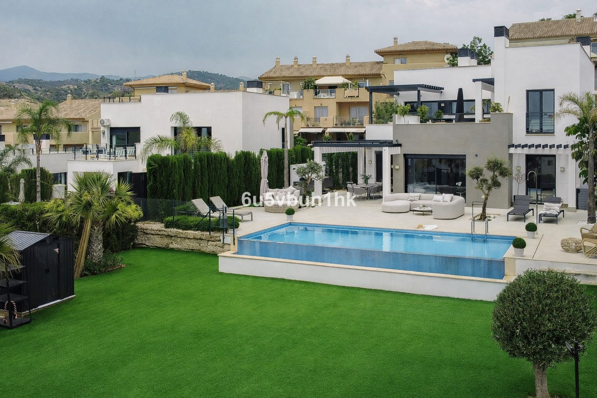 4 Bed Townhouse for sale in Estepona Costa Del Sol, Málaga, Spain