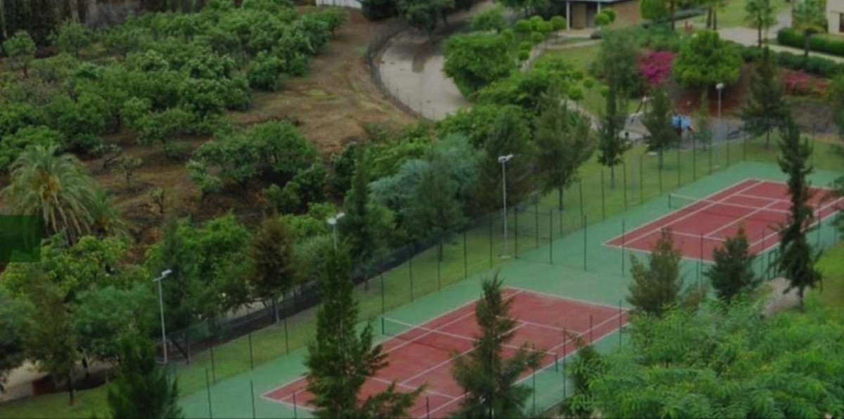2 Bed Apartment for sale in Benahavís Costa Del Sol, Málaga, Spain