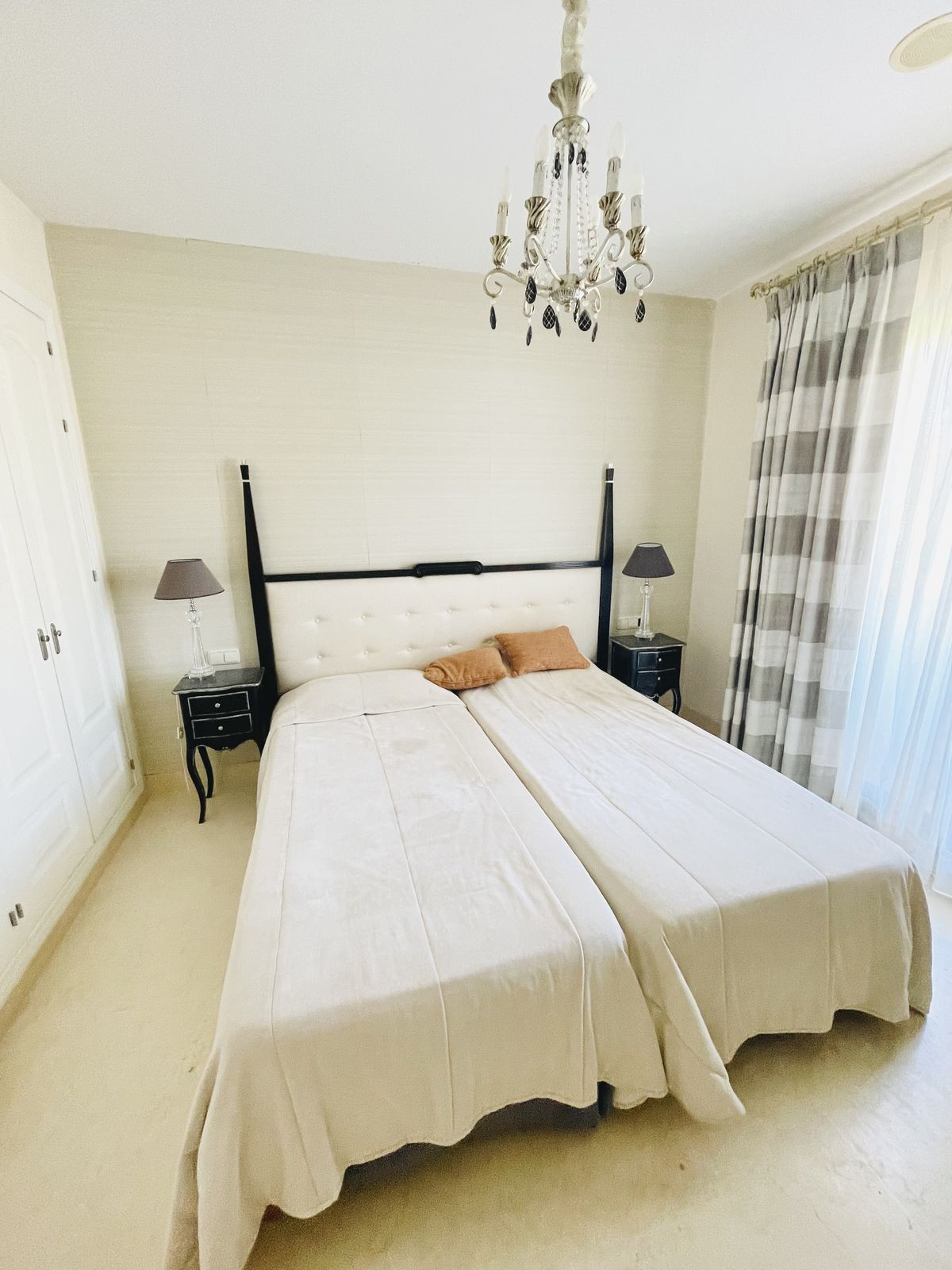 4 Bed Apartment for sale in Benahavís Costa Del Sol, Málaga, Spain