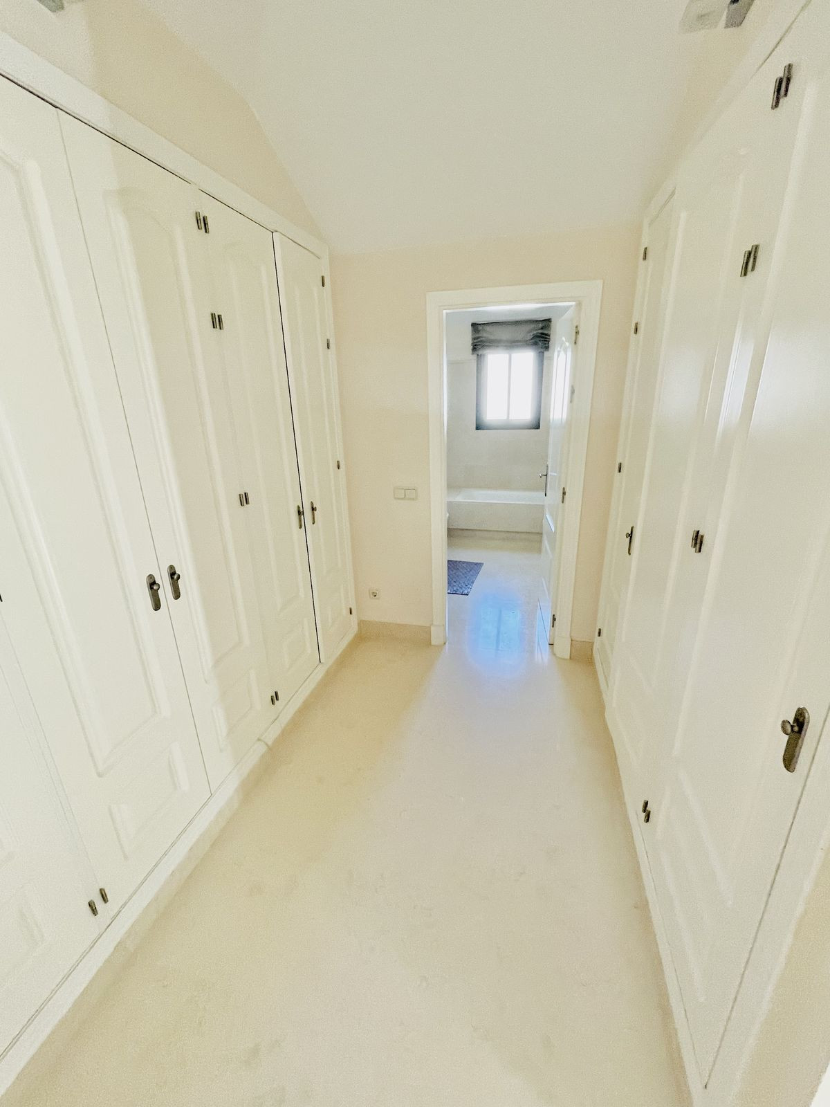 4 Bed Apartment for sale in Benahavís Costa Del Sol, Málaga, Spain