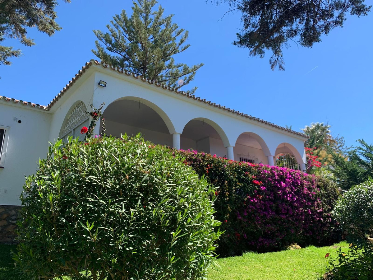 Se vende Villa - Chalet de 3 dormitorios en Costa Del Sol, Málaga, España