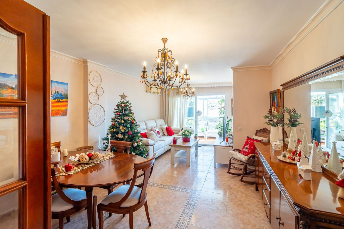 4 Bed Apartment for sale in Fuengirola Costa Del Sol, Málaga, Spain