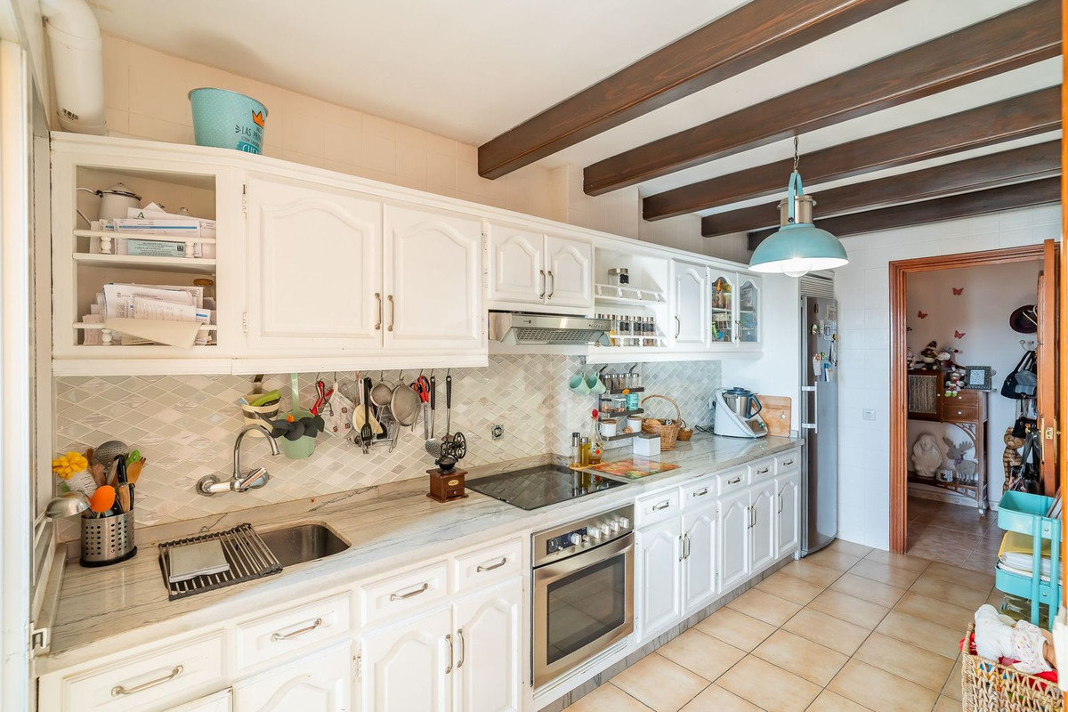 4 Bed Apartment for sale in Fuengirola Costa Del Sol, Málaga, Spain