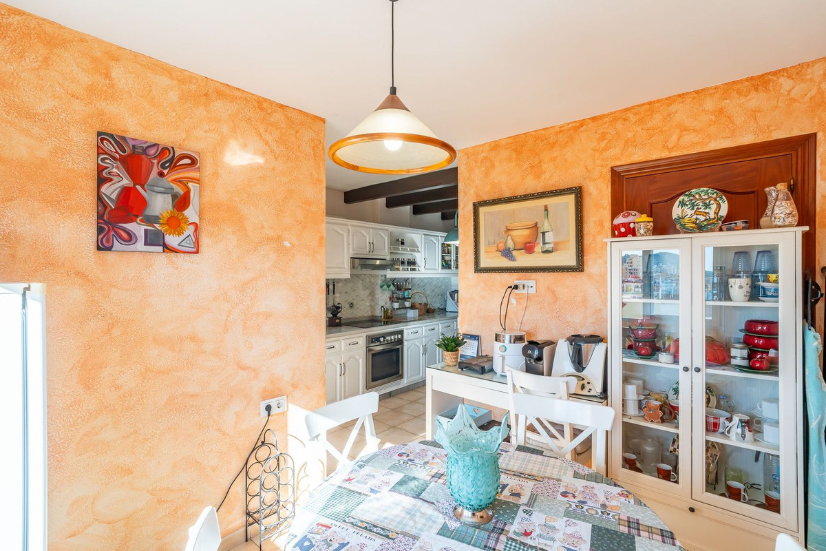 4 Bed Apartment for sale in Fuengirola Costa Del Sol, Málaga, Spain