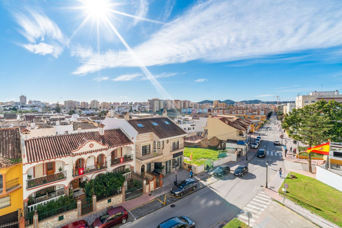 4 Bed Apartment for sale in Fuengirola Costa Del Sol, Málaga, Spain