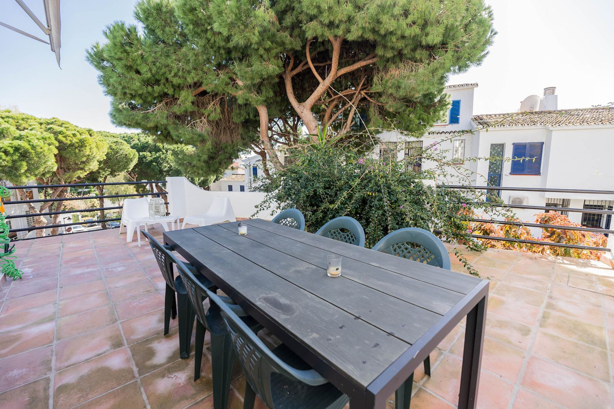 Se vende Pareada de 4 dormitorios en Costa Del Sol, Málaga, España