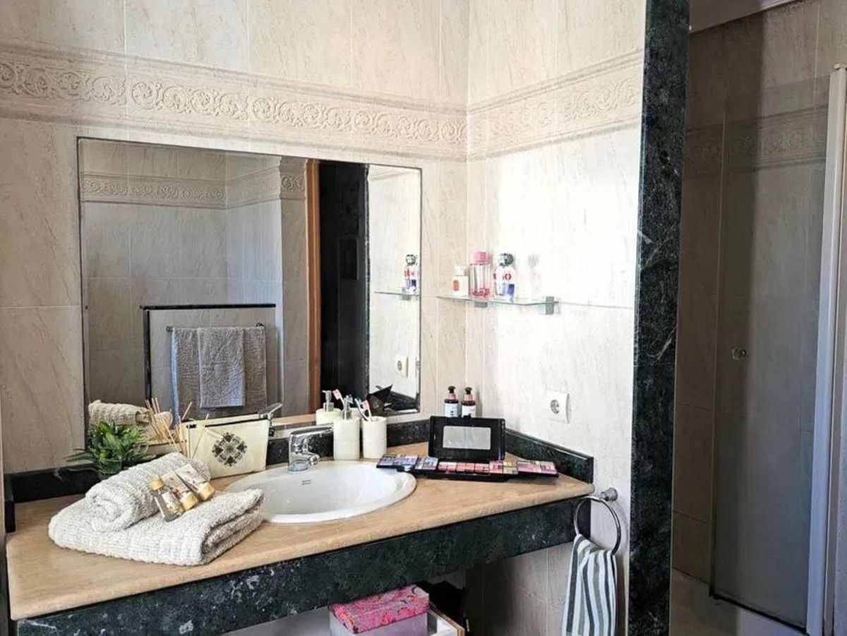 3 Bed Apartment for sale in Selwo Costa Del Sol, Málaga, Spain