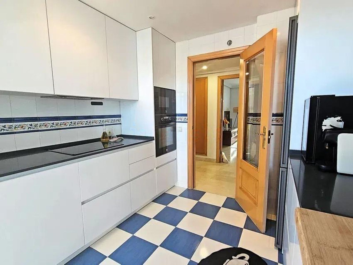 3 Bed Apartment for sale in Selwo Costa Del Sol, Málaga, Spain