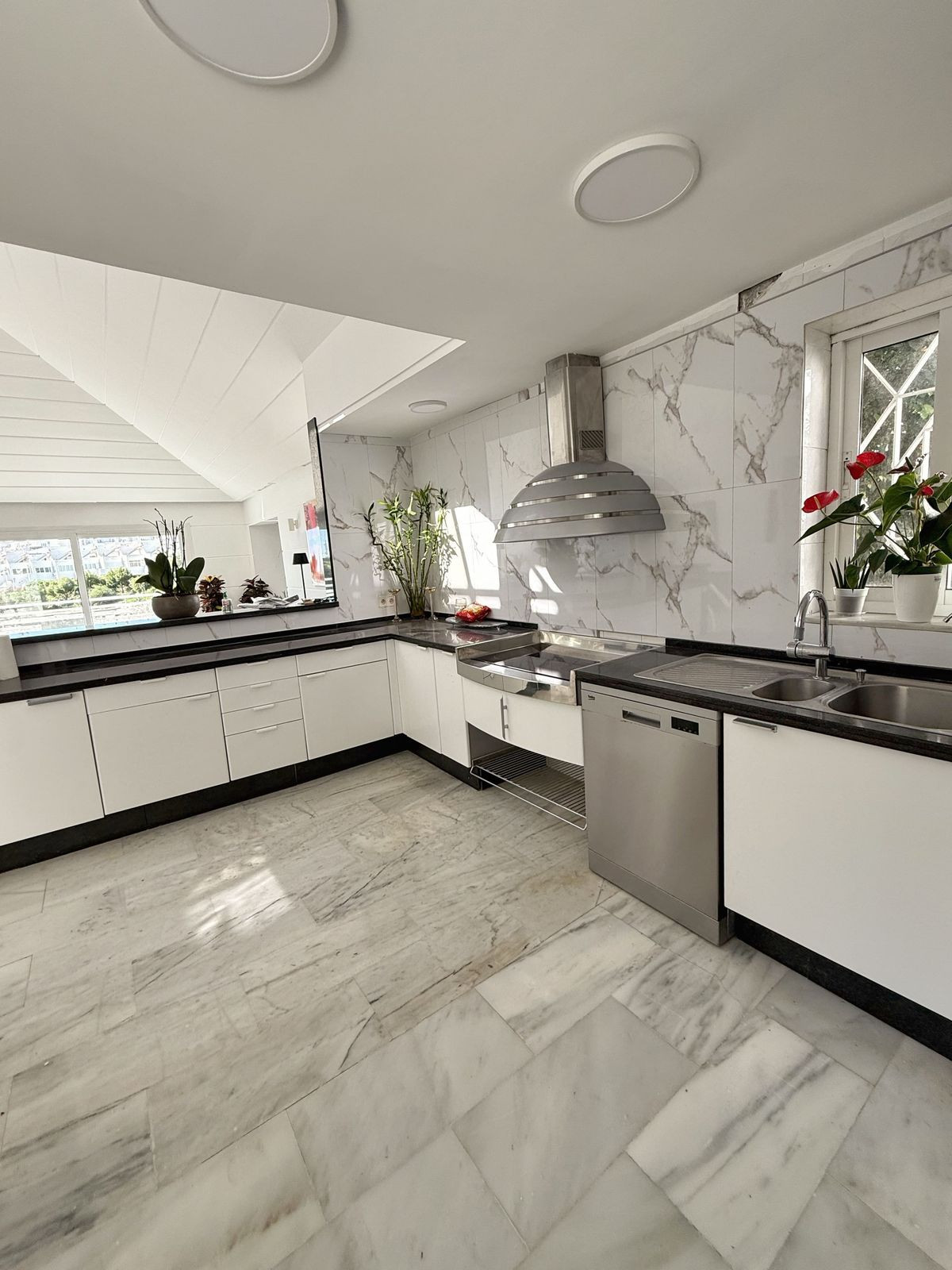 4 Bed Townhouse for sale in Calahonda Costa Del Sol, Málaga, Spain