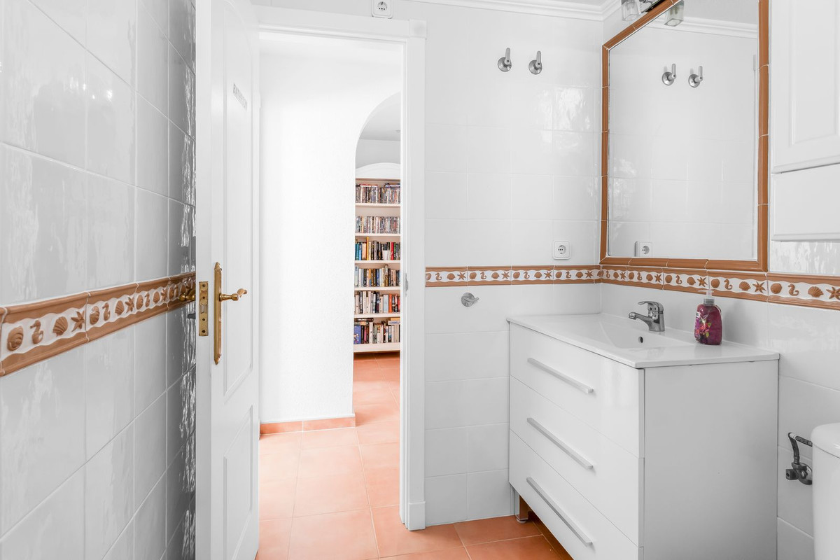 8 Bed Townhouse for sale in San Miguel De Salinas Costa Blanca, Alicante, Spain