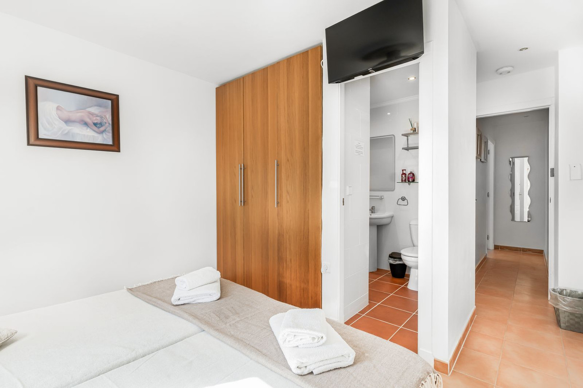 8 Bed Townhouse for sale in San Miguel De Salinas Costa Blanca, Alicante, Spain