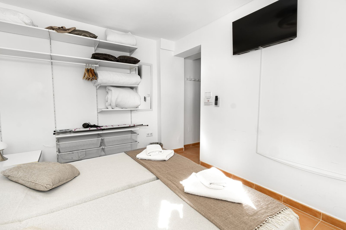 8 Bed Townhouse for sale in San Miguel De Salinas Costa Blanca, Alicante, Spain