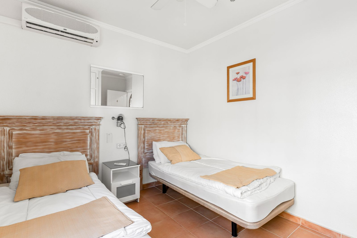 8 Bed Townhouse for sale in San Miguel De Salinas Costa Blanca, Alicante, Spain