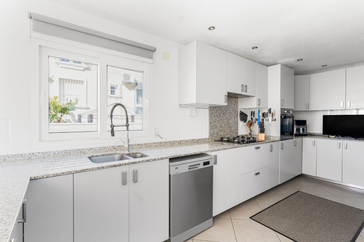 8 Bed Townhouse for sale in San Miguel De Salinas Costa Blanca, Alicante, Spain