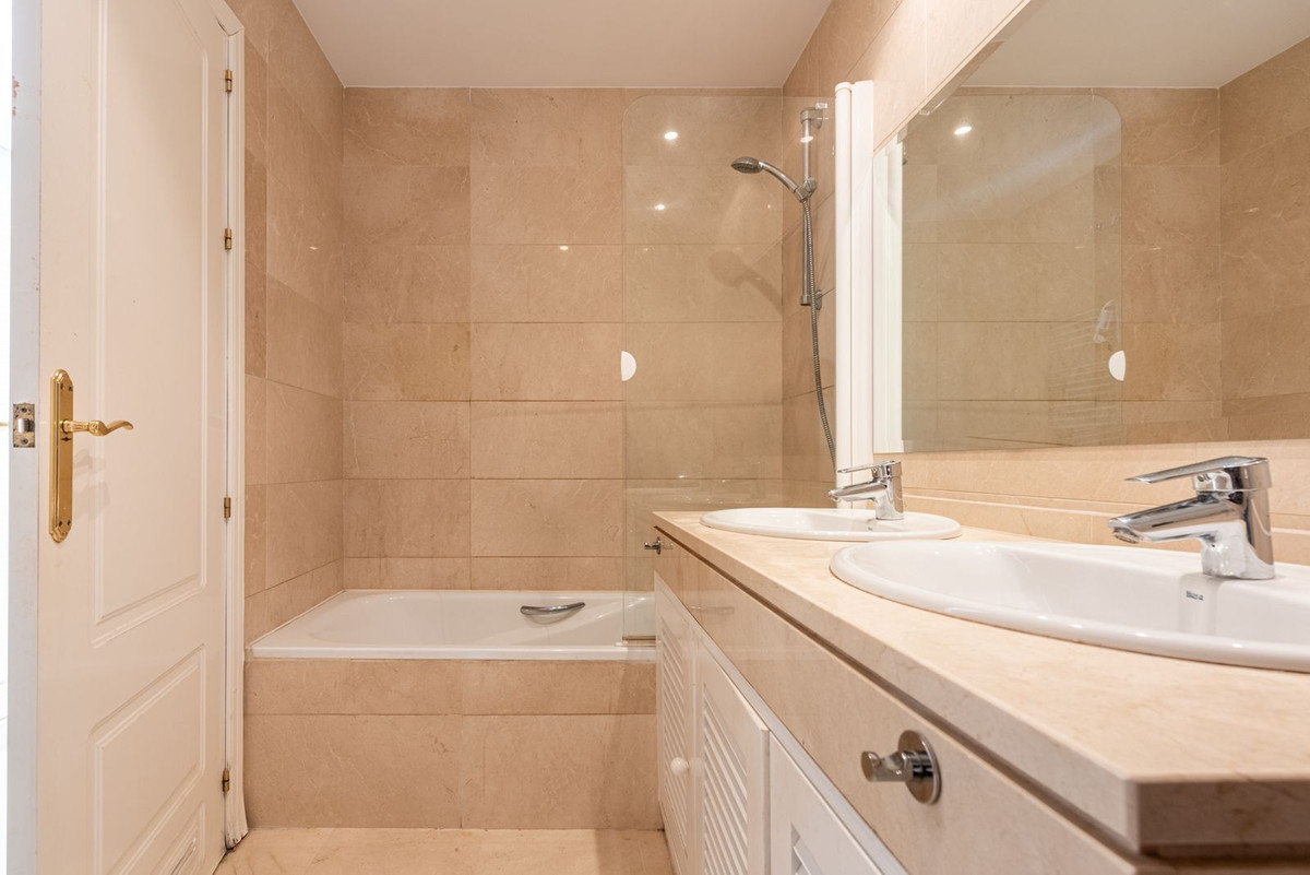 3 Bed Apartment for sale in Los Arqueros Costa Del Sol, Málaga, Spain