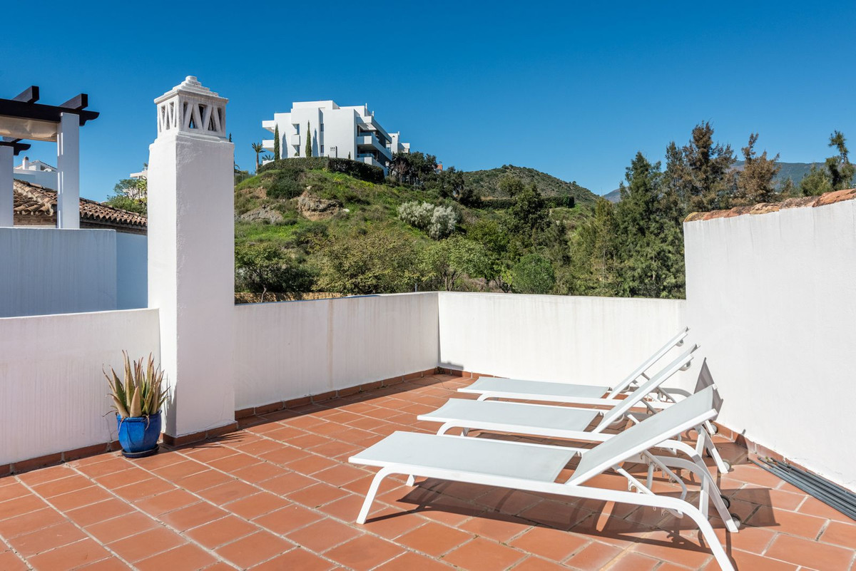 3 Bed Apartment for sale in Los Arqueros Costa Del Sol, Málaga, Spain