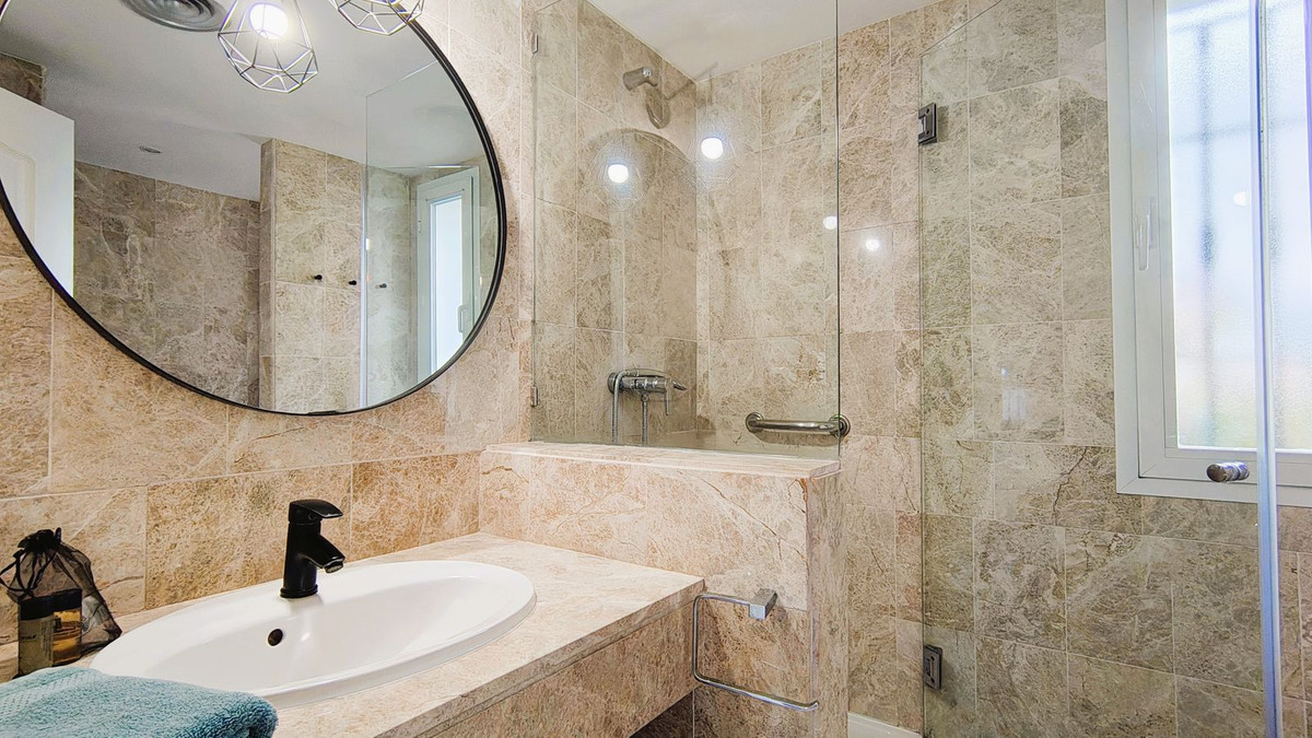 Se vende Apartamento Planta Baja de 3 dormitorios en Costa Del Sol, Málaga, España