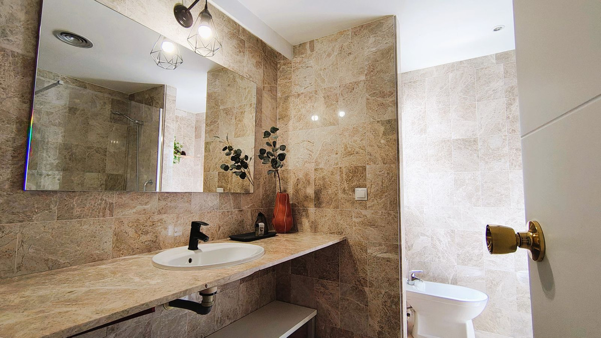 Se vende Apartamento Planta Baja de 3 dormitorios en Costa Del Sol, Málaga, España