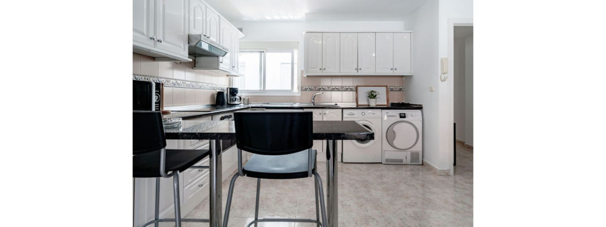 Se vende Apartamento Planta Media de 3 dormitorios en Costa Del Sol, Málaga, España