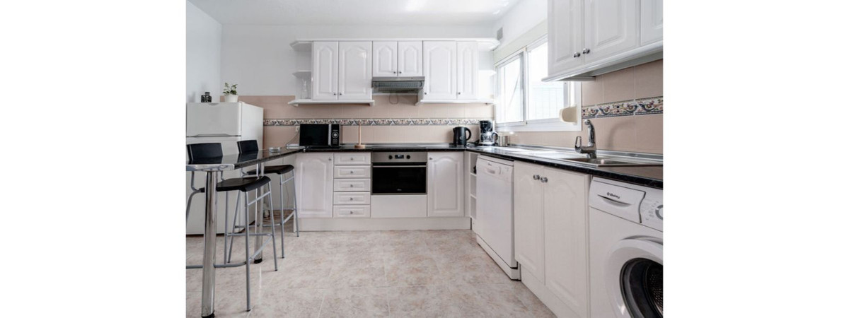 Se vende Apartamento Planta Media de 3 dormitorios en Costa Del Sol, Málaga, España