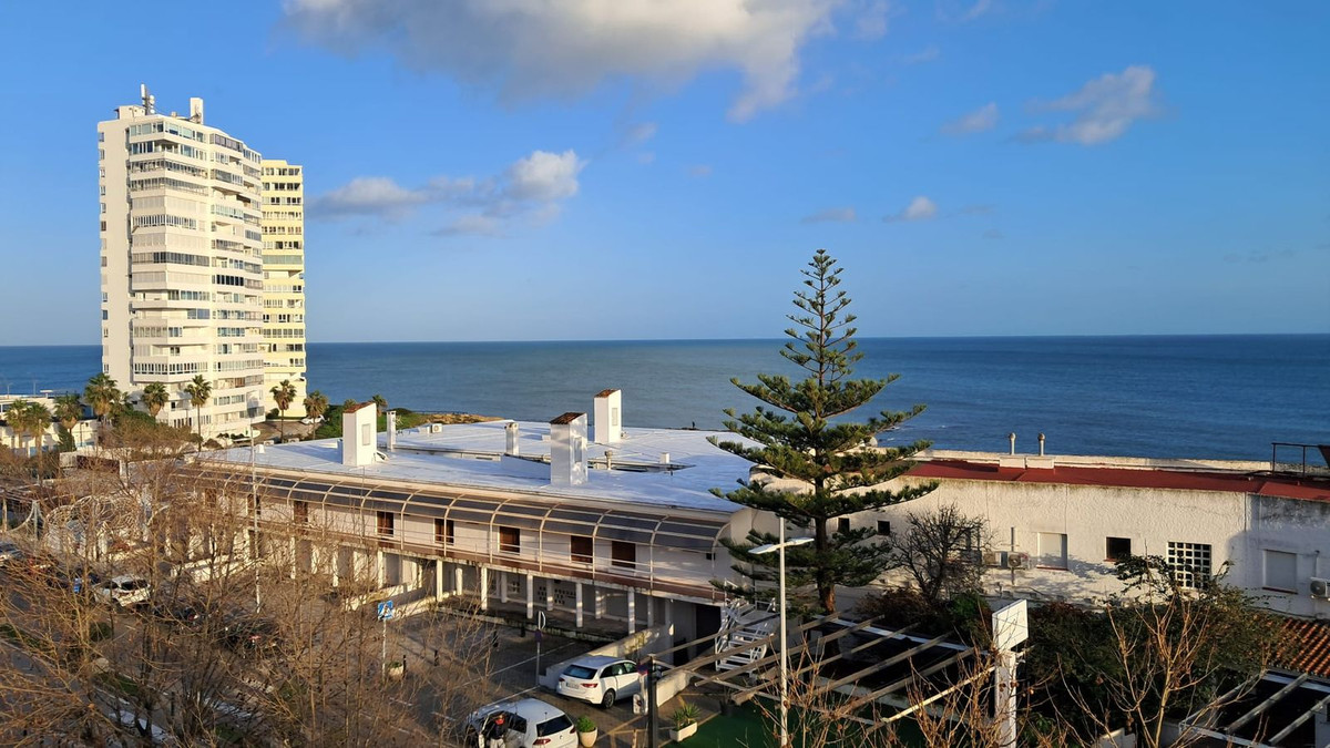 Se vende Apartamento Planta Media de 3 dormitorios en Costa Del Sol, Cadiz, España