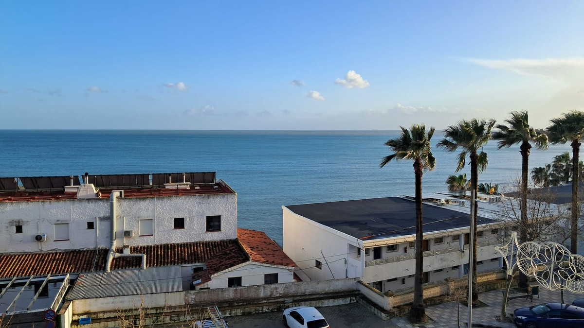 Se vende Apartamento Planta Media de 3 dormitorios en Costa Del Sol, Cadiz, España