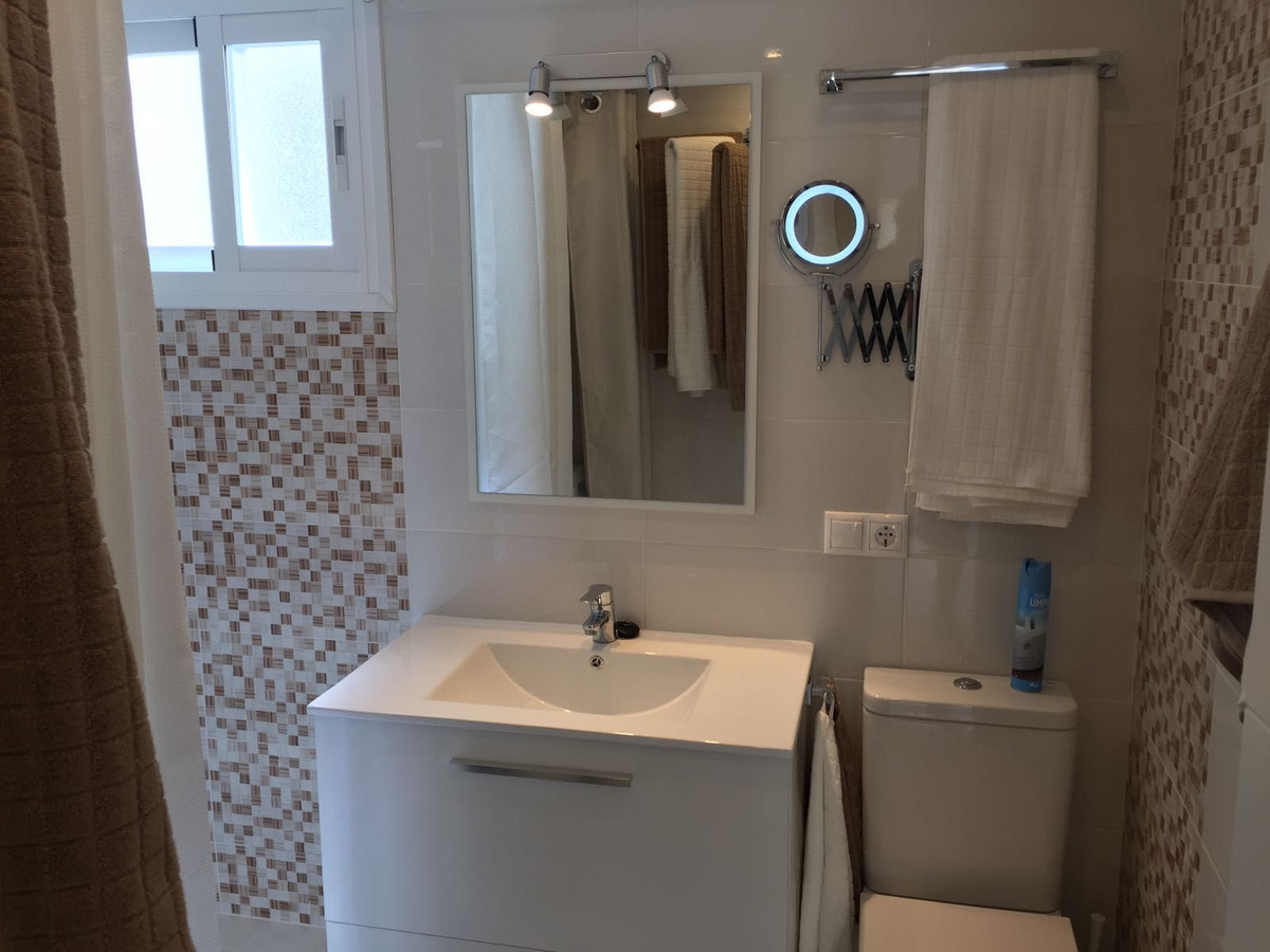 2 Bed Apartment for sale in Fuengirola Costa Del Sol, Málaga, Spain