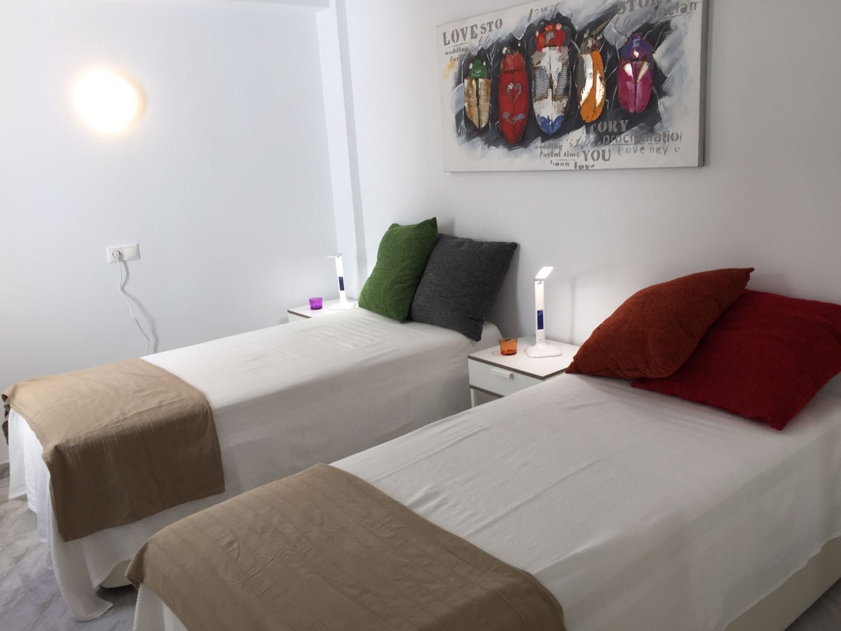 2 Bed Apartment for sale in Fuengirola Costa Del Sol, Málaga, Spain