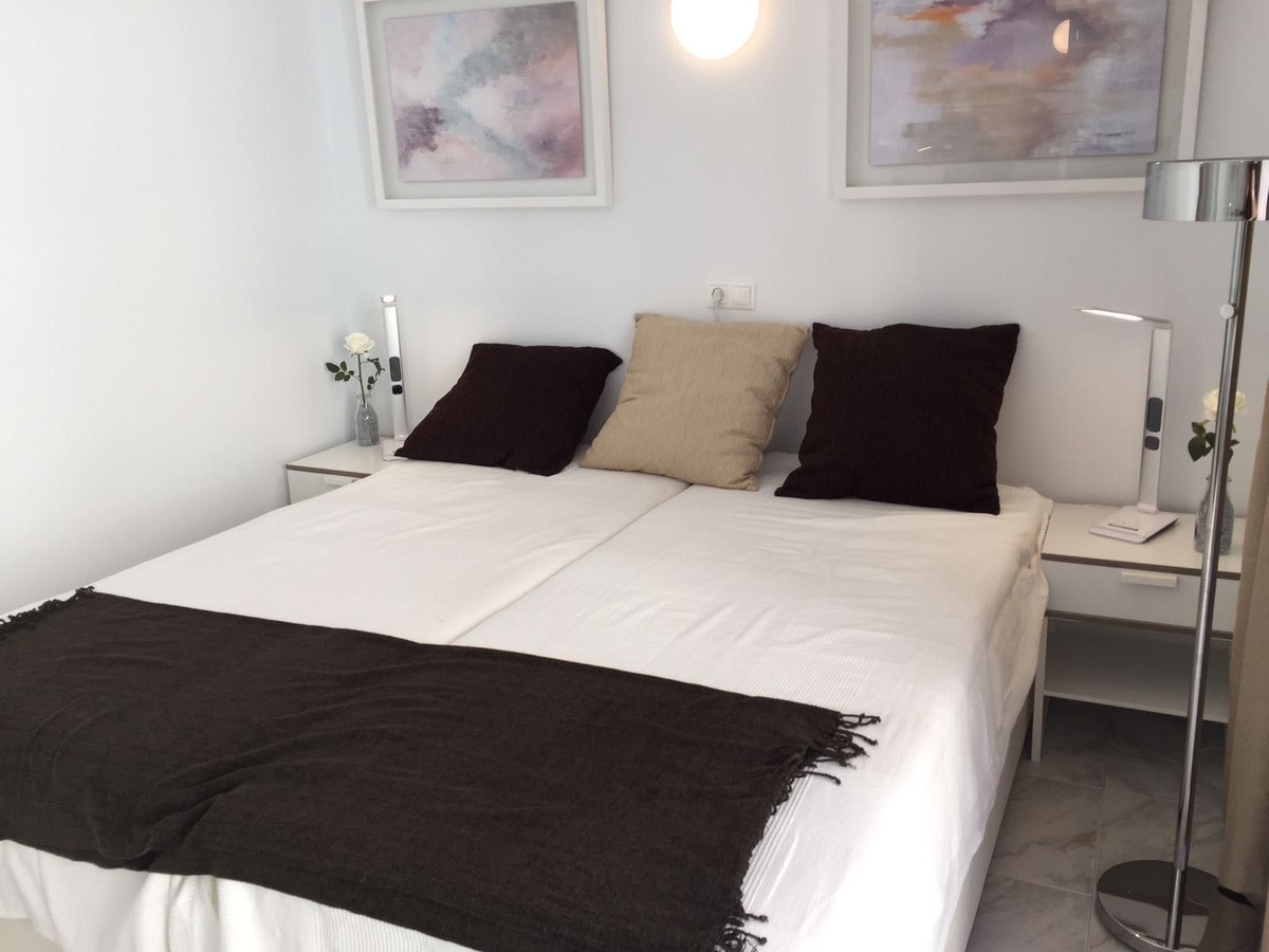 2 Bed Apartment for sale in Fuengirola Costa Del Sol, Málaga, Spain