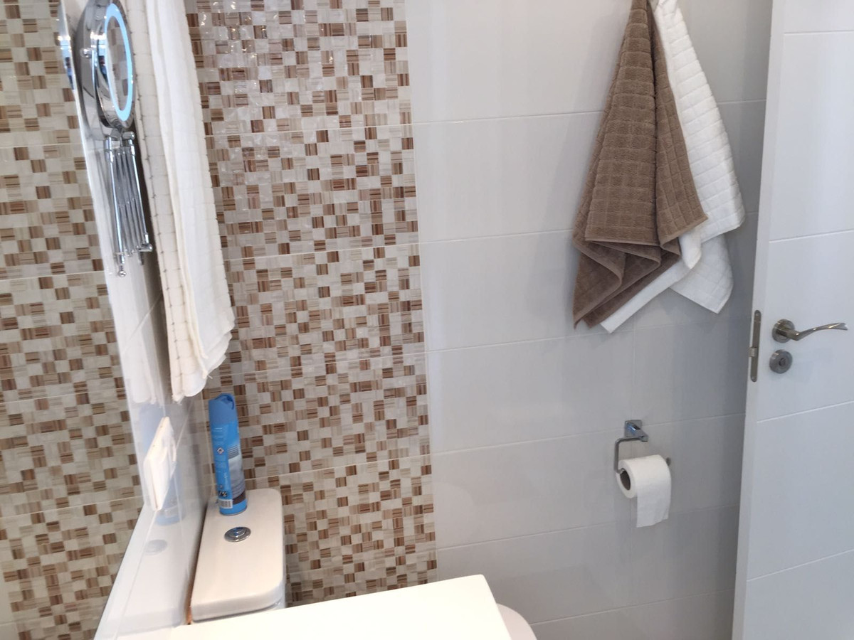 2 Bed Apartment for sale in Fuengirola Costa Del Sol, Málaga, Spain