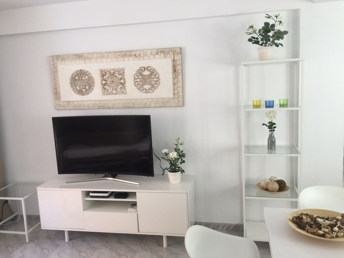 2 Bed Apartment for sale in Fuengirola Costa Del Sol, Málaga, Spain