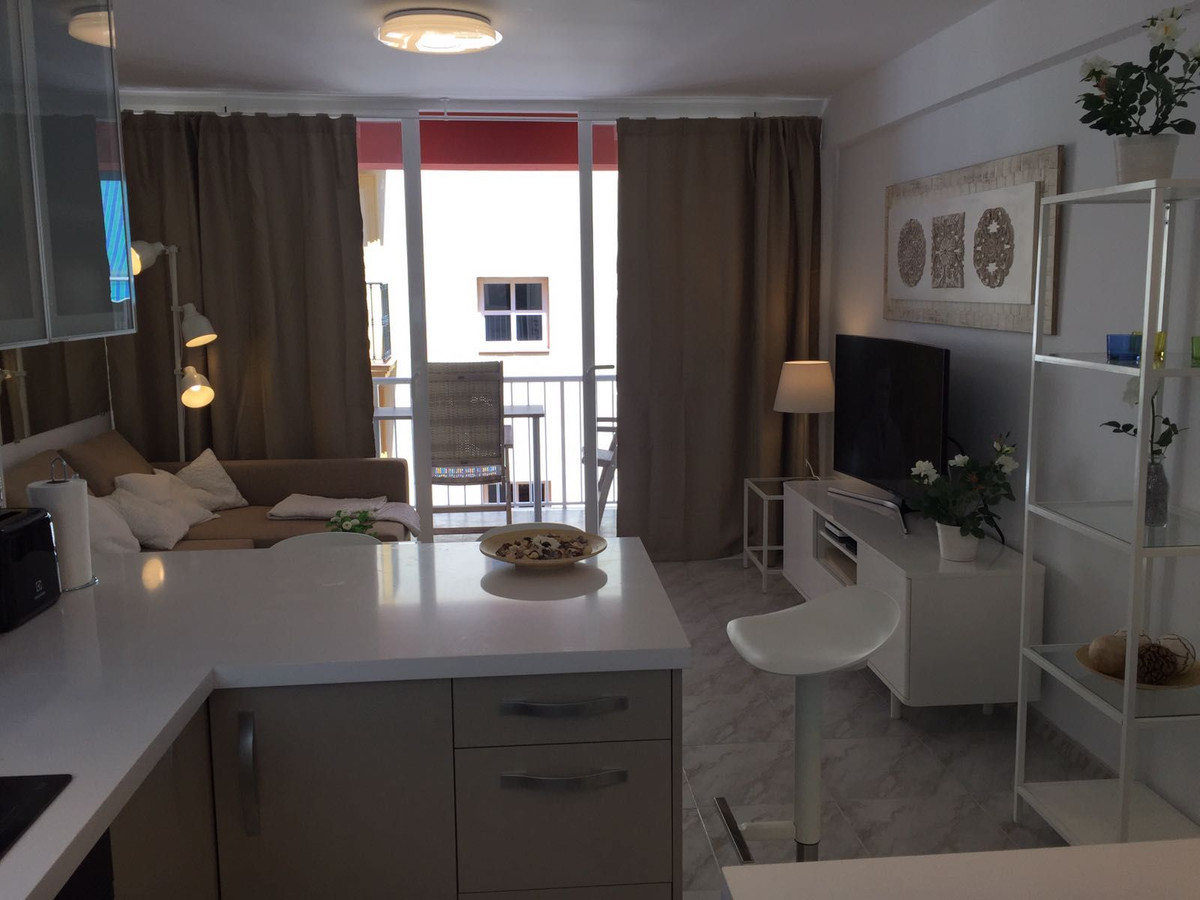 2 Bed Apartment for sale in Fuengirola Costa Del Sol, Málaga, Spain