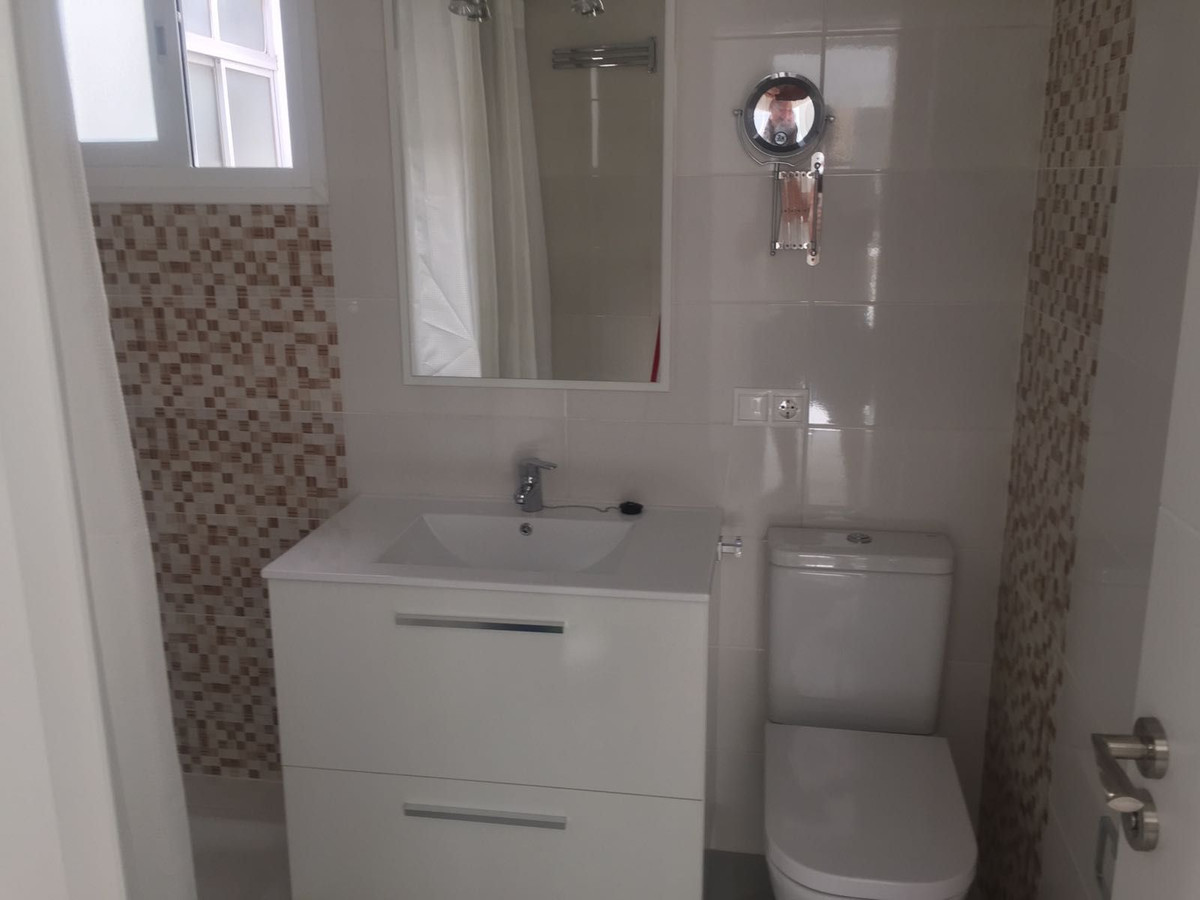 2 Bed Apartment for sale in Fuengirola Costa Del Sol, Málaga, Spain