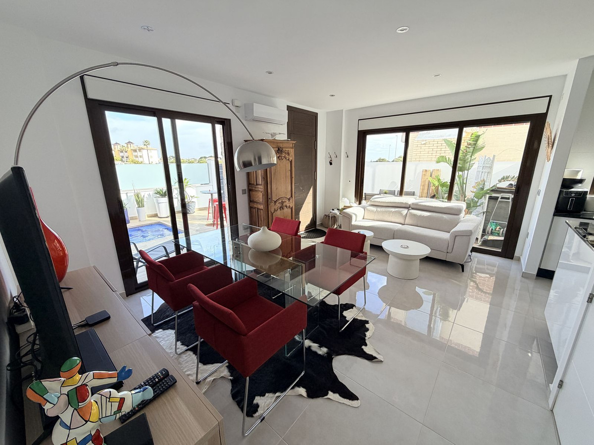 Se vende Pareada de 3 dormitorios en Costa Blanca, Alicante, España