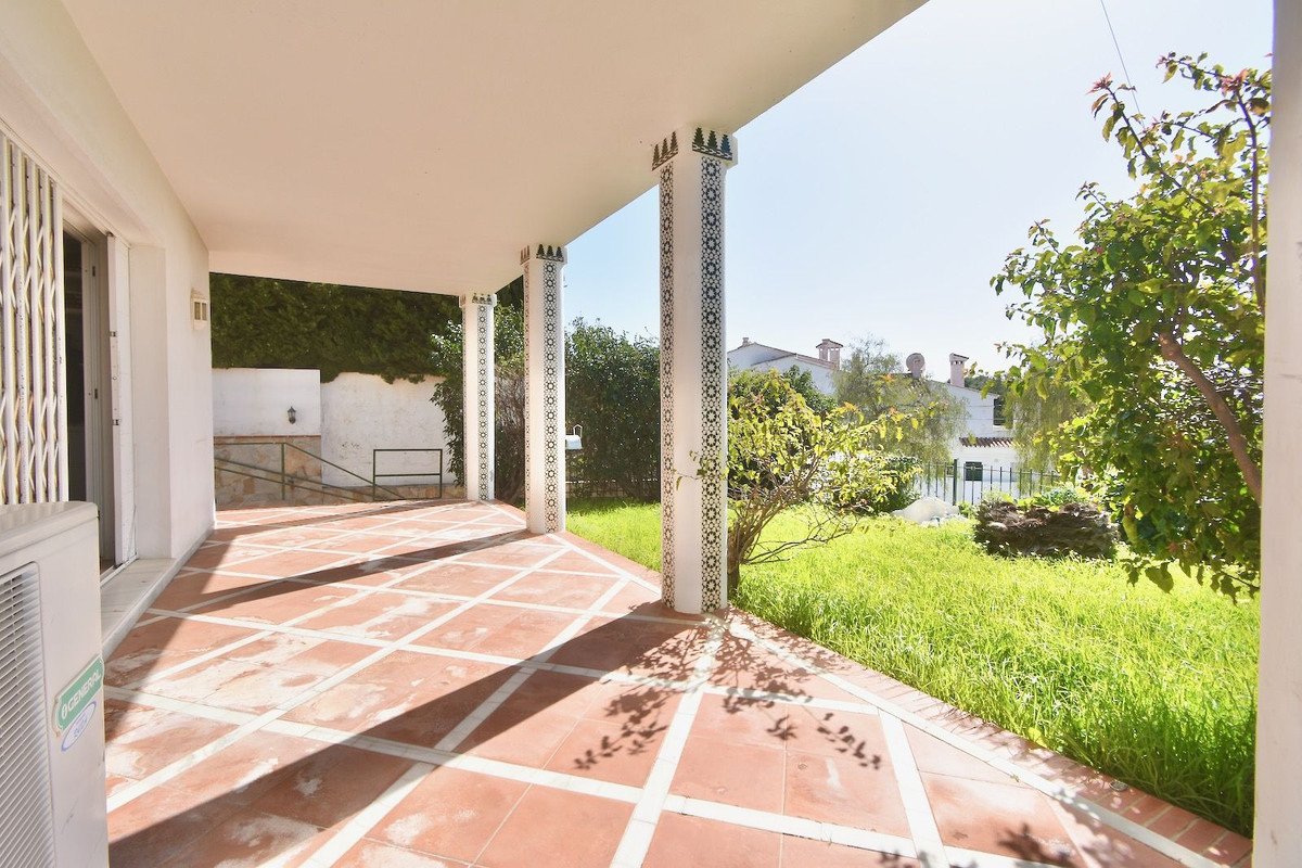 Se vende Villa - Chalet de 5 dormitorios en Costa Del Sol, Málaga, España