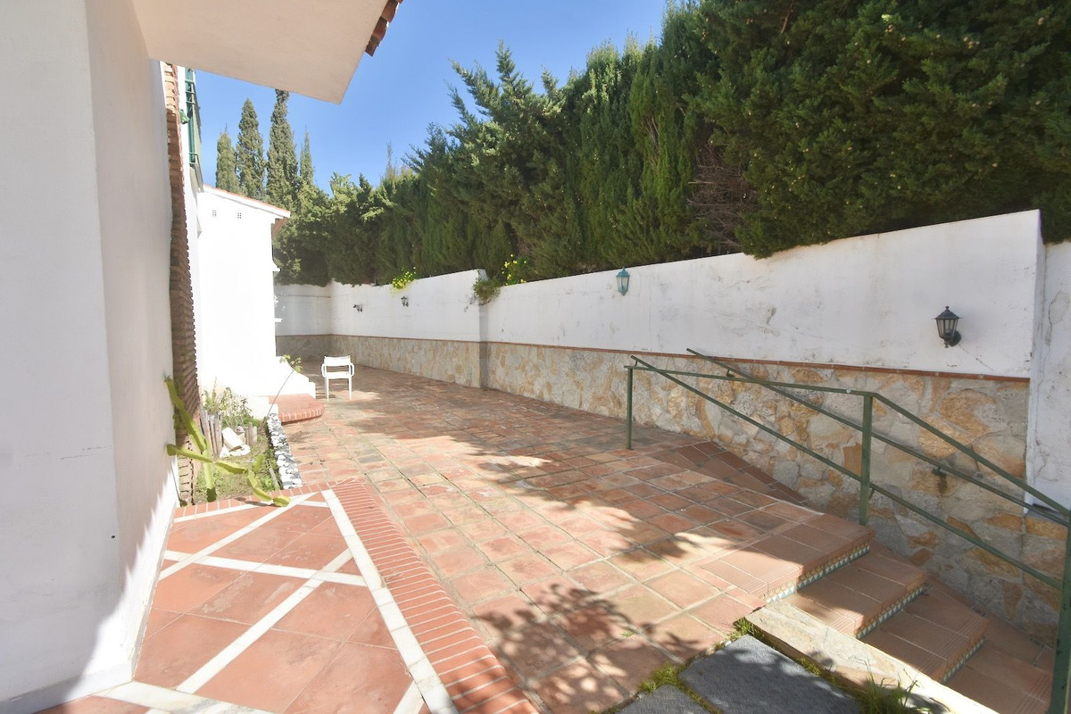 Se vende Villa - Chalet de 5 dormitorios en Costa Del Sol, Málaga, España