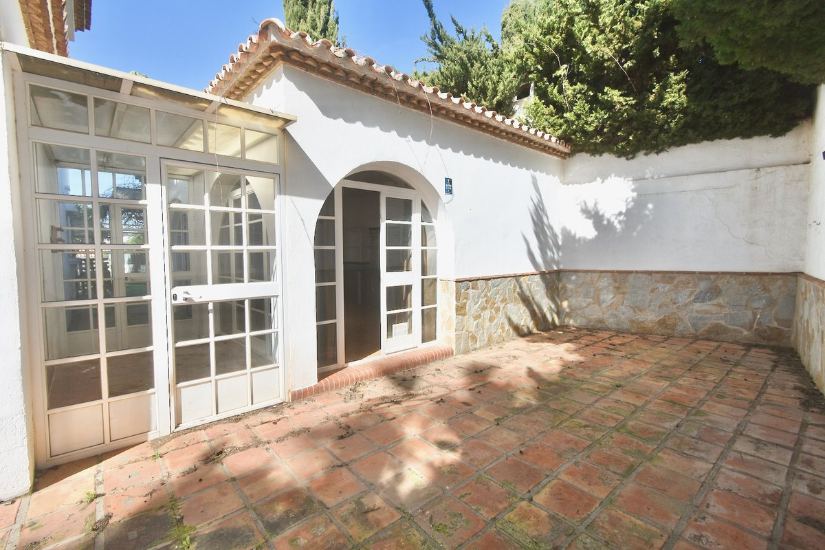 Se vende Villa - Chalet de 5 dormitorios en Costa Del Sol, Málaga, España