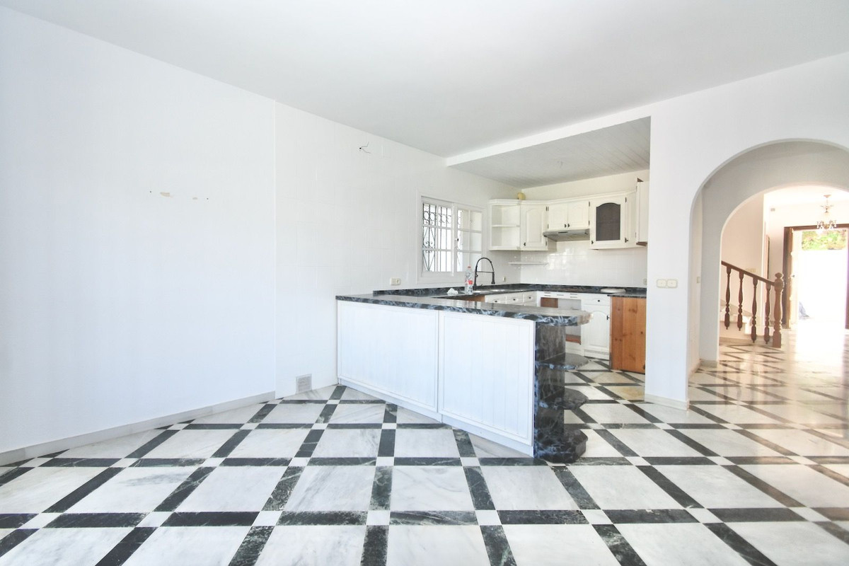 Se vende Villa - Chalet de 5 dormitorios en Costa Del Sol, Málaga, España
