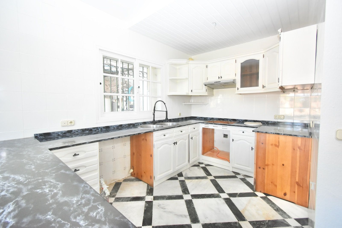 Se vende Villa - Chalet de 5 dormitorios en Costa Del Sol, Málaga, España