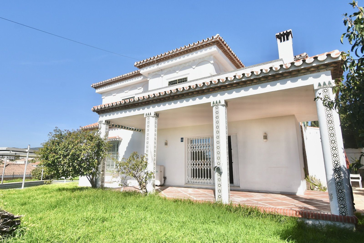 Se vende Villa - Chalet de 5 dormitorios en Costa Del Sol, Málaga, España