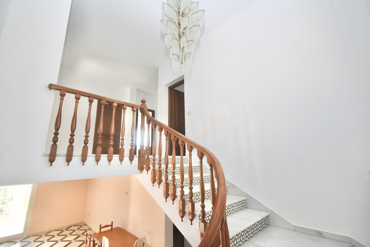 Se vende Villa - Chalet de 5 dormitorios en Costa Del Sol, Málaga, España