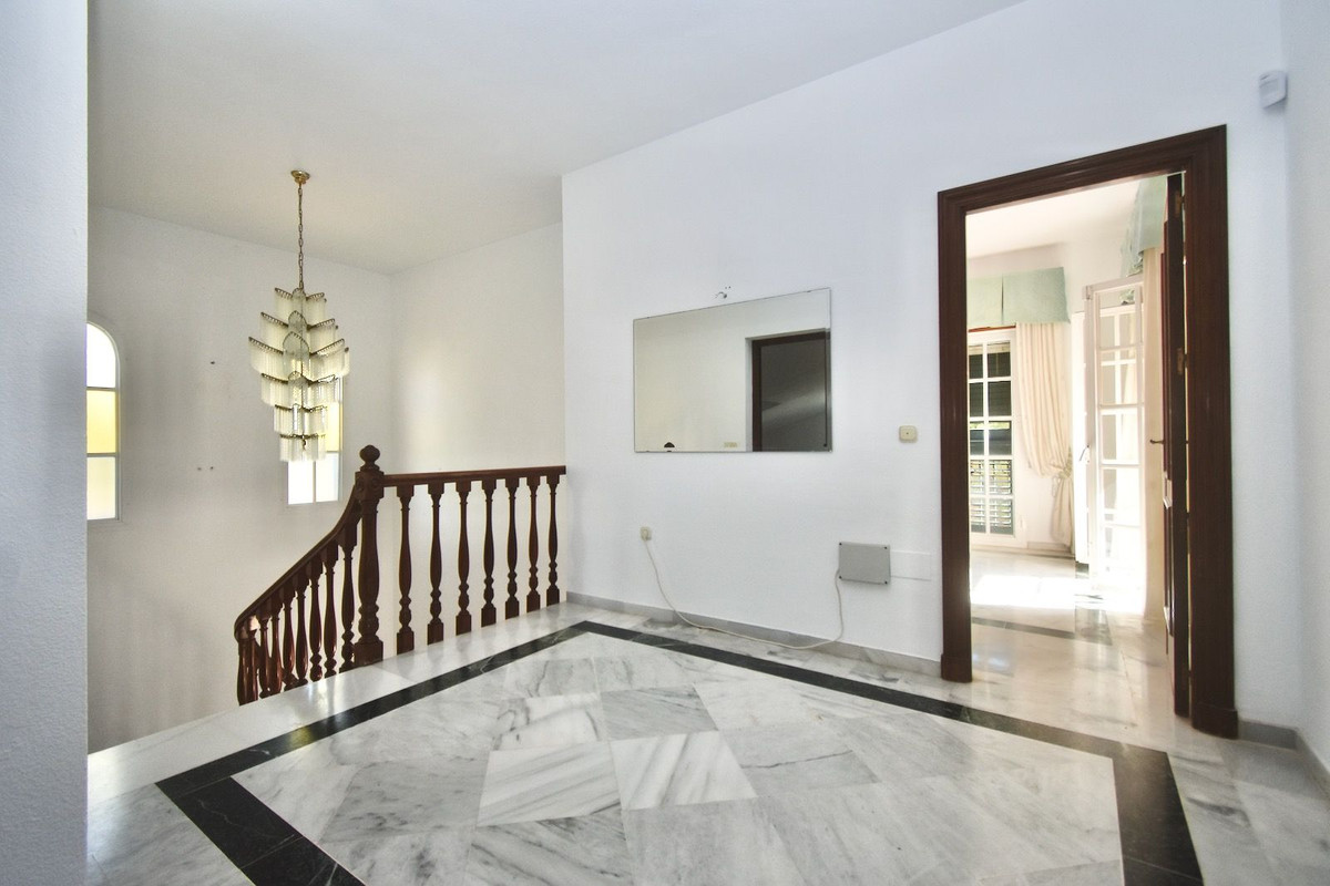 Se vende Villa - Chalet de 5 dormitorios en Costa Del Sol, Málaga, España