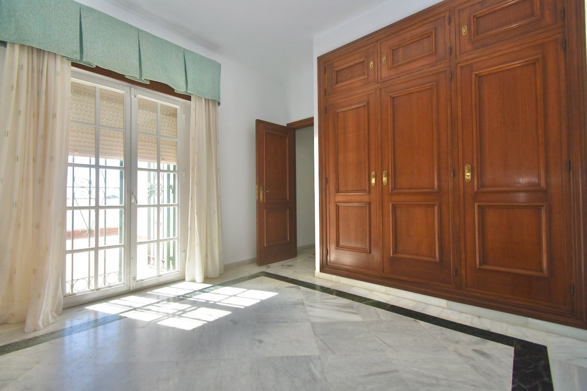 Se vende Villa - Chalet de 5 dormitorios en Costa Del Sol, Málaga, España
