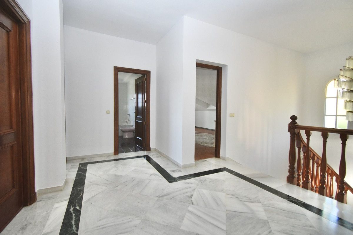 Se vende Villa - Chalet de 5 dormitorios en Costa Del Sol, Málaga, España