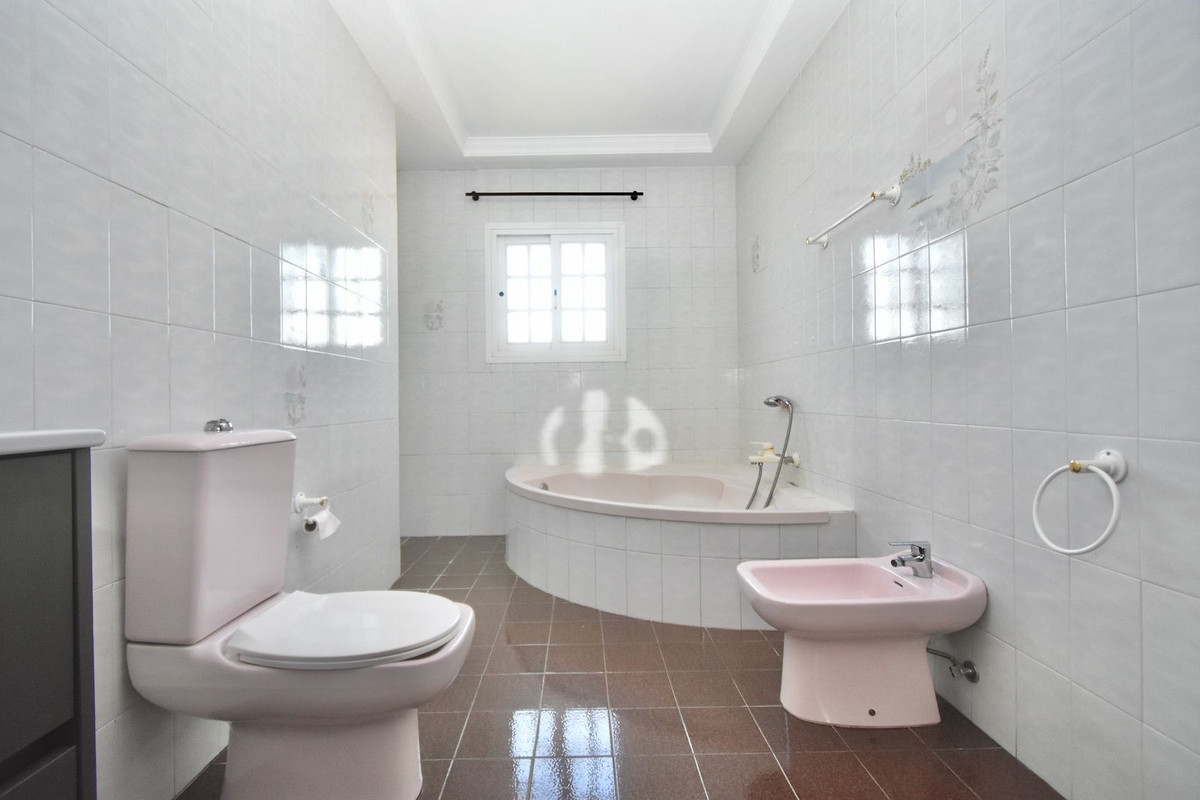 Se vende Villa - Chalet de 5 dormitorios en Costa Del Sol, Málaga, España