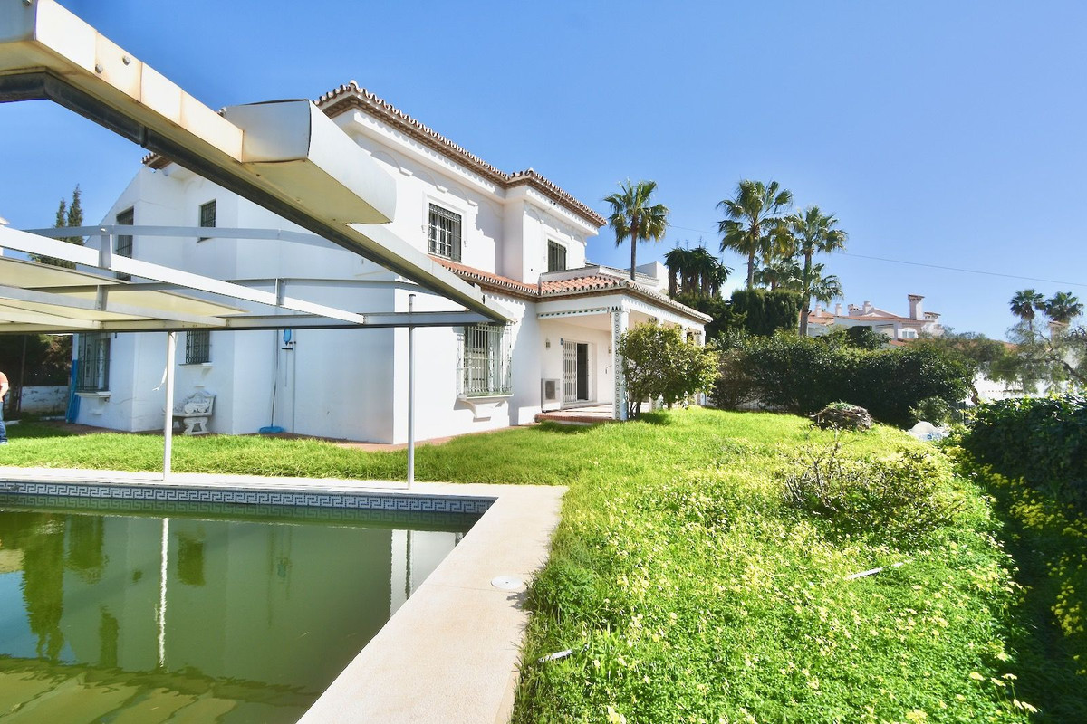 Se vende Villa - Chalet de 5 dormitorios en Costa Del Sol, Málaga, España