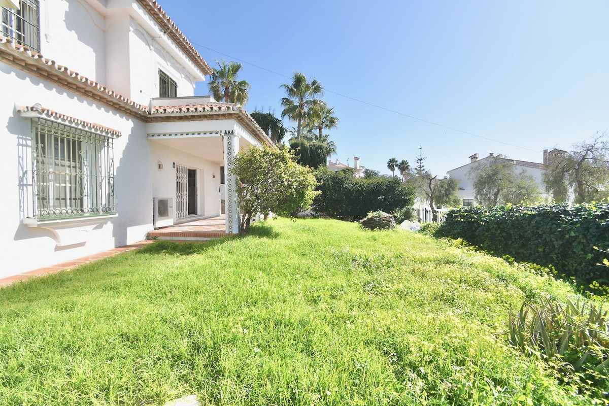 Se vende Villa - Chalet de 5 dormitorios en Costa Del Sol, Málaga, España
