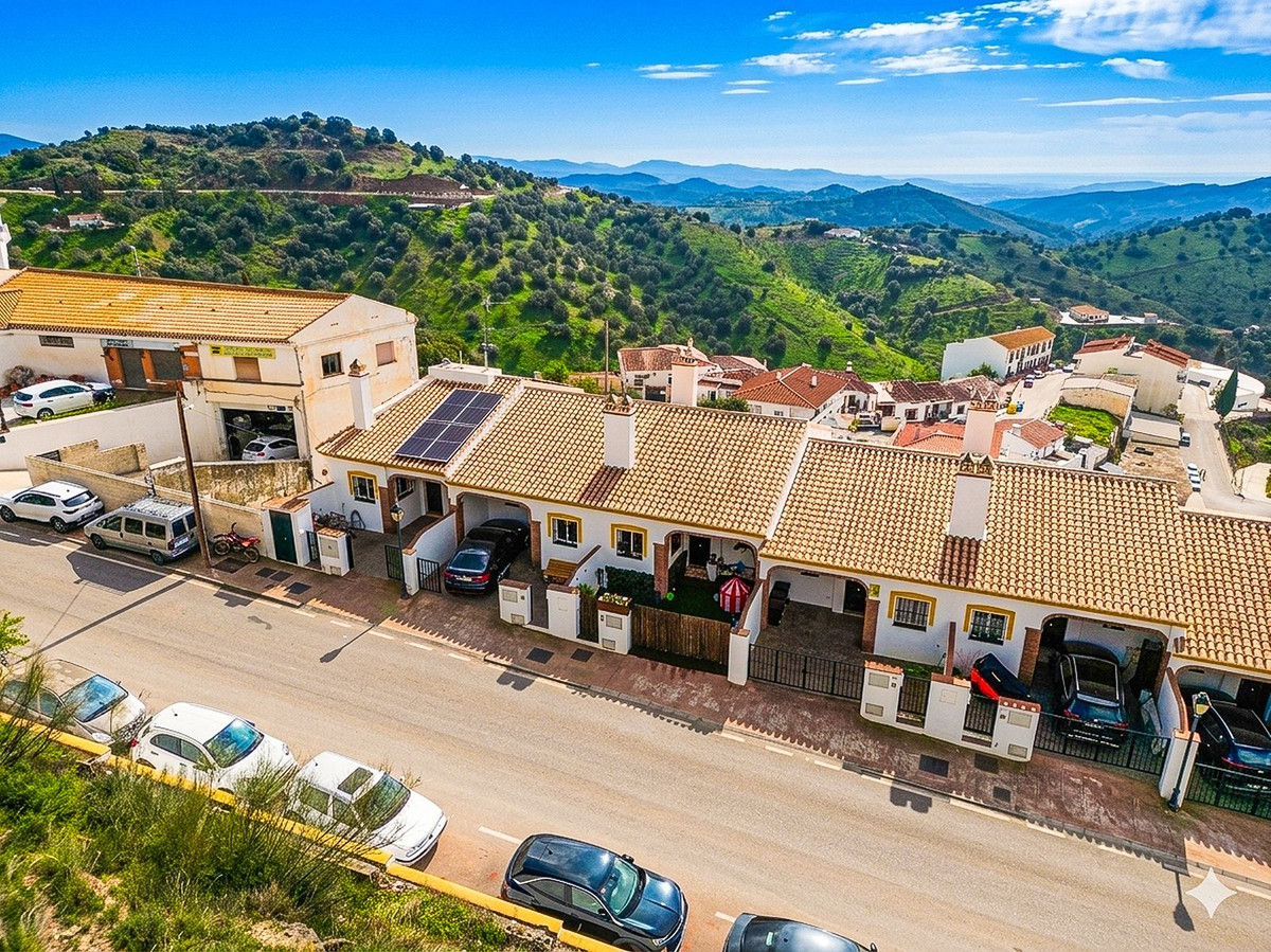 4 Bed Townhouse for sale in Almogía Costa Del Sol, Málaga, Spain
